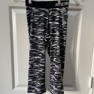 Nike Pro Printed Capri Leggings, Size Small